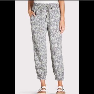 Cloth & Stone Gray Leopard Jogger Pants